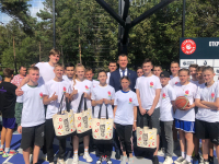 В Хабаровске торжественно вручили подарки участникам проекта РФБ «тихий!баскетбол»